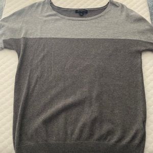 Banana Republic Women’s Gray Block sweater size medium